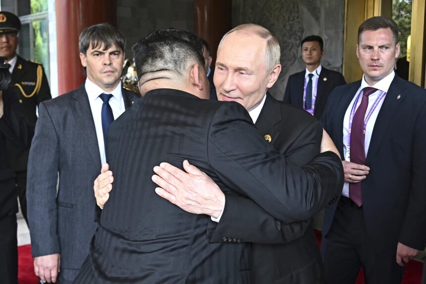 China Yaonesha Nguvu za Kijeshi Katika Gwaride Huku Rais wa China Xi Akisimama Pamoja na Rais Putin na Rais Kim +Picha