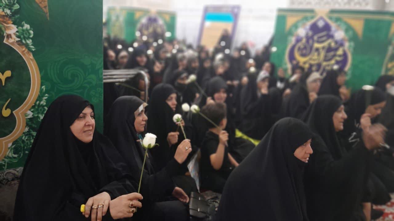 برگزاری گردهمایی زنان پیرو اهلبیت(ع) در حرم رضوی با موضوع "نقش مادران در تربیت نسل مهدوی" + تصاویر
