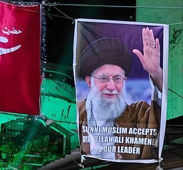 Indian Muslims install images of Ayatollah Khamenei on Prophet’s birth anniversary
