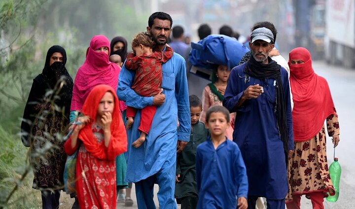 پاکستان اخراج پناهجویان افغانستانی را متوقف نمی‌کند