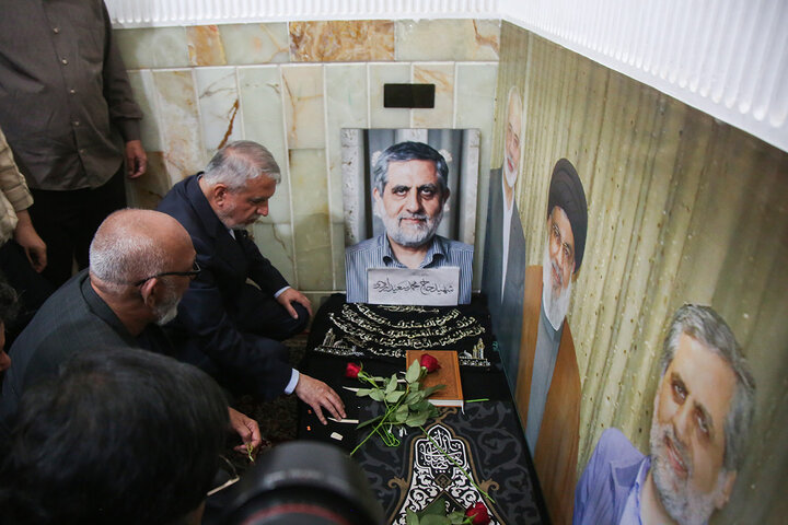 Photos: Iran’s Minister of Cultural Heritage visits Hazrat Masoumeh holy shrine