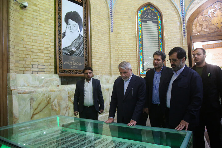 Photos: Iran’s Minister of Cultural Heritage visits Hazrat Masoumeh holy shrine