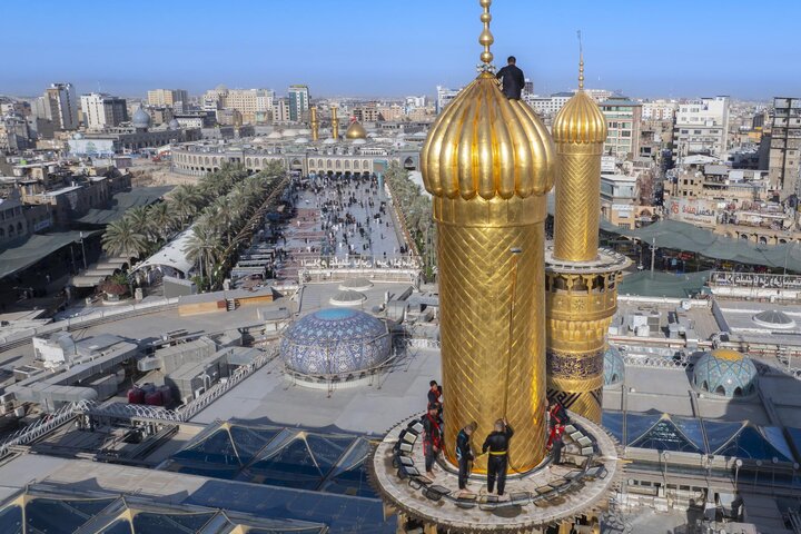 غسل وتنظيف منارتي مرقد أبي الفضل العباس (عليه السلام)