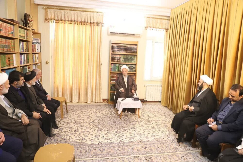 Iran’s Minister of Culture meets with Grand Ayatollah Makarem Shirazi in Qom