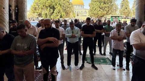 40,000 Palestinians perform Friday prayer at Aqsa Mosque despite Israeli restrictions