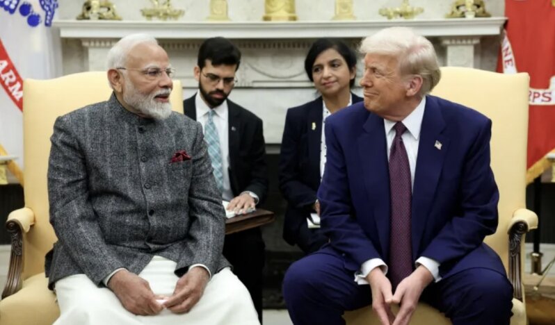 Modi ve Trump, siyasi flört alışverişinde bulundu