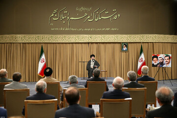 Galeri Foto: Pertemuan Presiden dan Kabinet Pemerintahan Iran dengan Ayatullah Khamenei