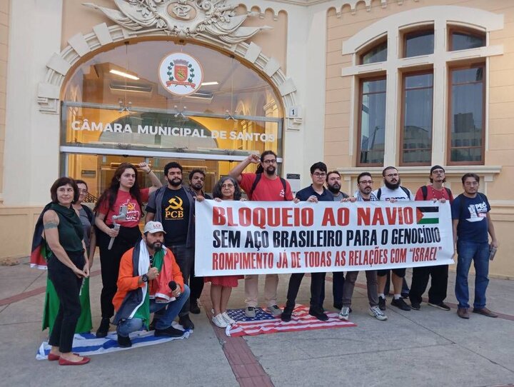 Photos: Activists in Santos demand halt to steel shipments bound for Israel