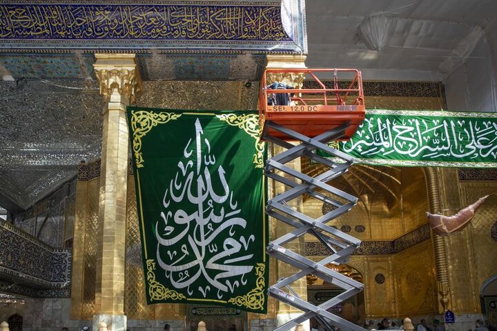 نشر لافتات احتفائية بذكرى المولد النبوي الشريف في العتبة العباسية المقدسة