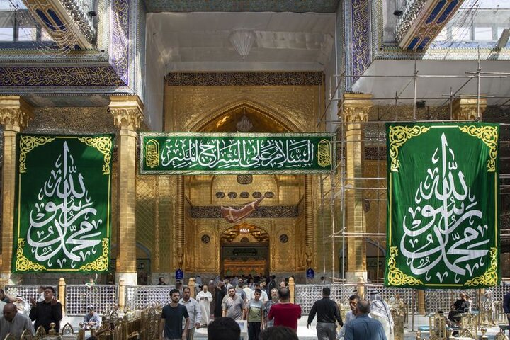 نشر لافتات احتفائية بذكرى المولد النبوي الشريف في العتبة العباسية المقدسة