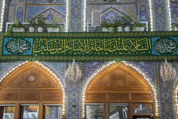 نشر لافتات احتفائية بذكرى المولد النبوي الشريف في العتبة العباسية المقدسة