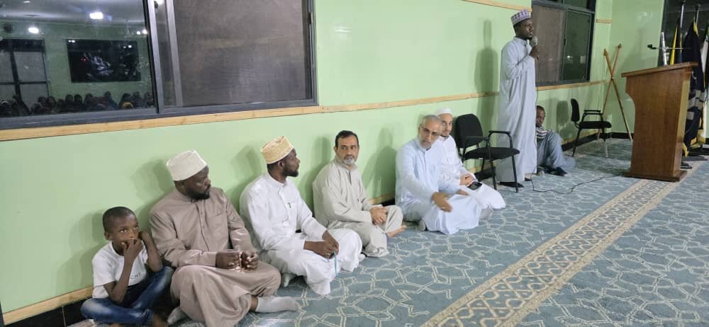 Qarii Mashuhuri wa Iran Azikonga Nyoyo za Waumini Usiku wa Maulidi ya Mtume Muhammad (s.a.w.w) +Picha