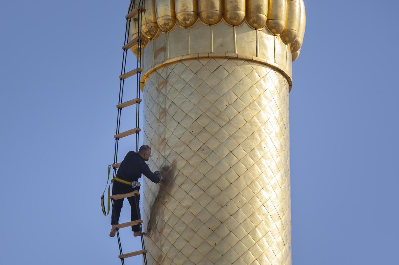 Washing and cleaning minarets of Aba al-Fadl al-Abbas holy shrine (+Photos)