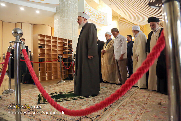 برپایی نماز جماعت وحدت در سالن اجلاس سران