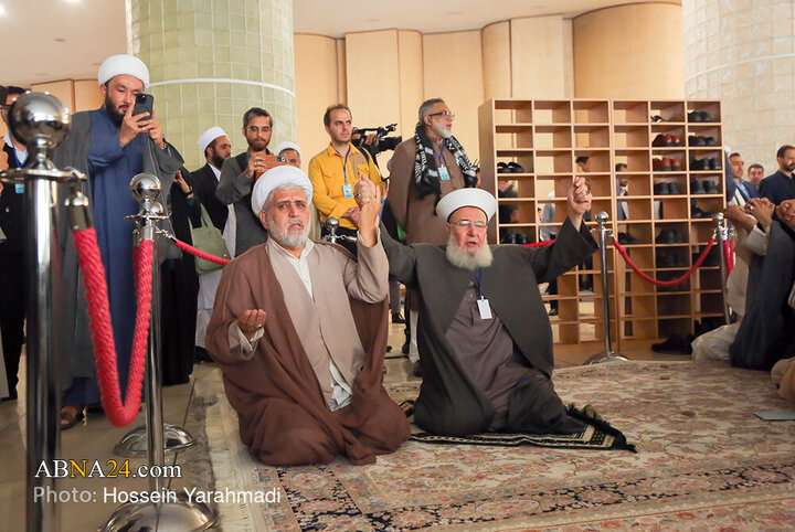 برپایی نماز جماعت وحدت در سالن اجلاس سران