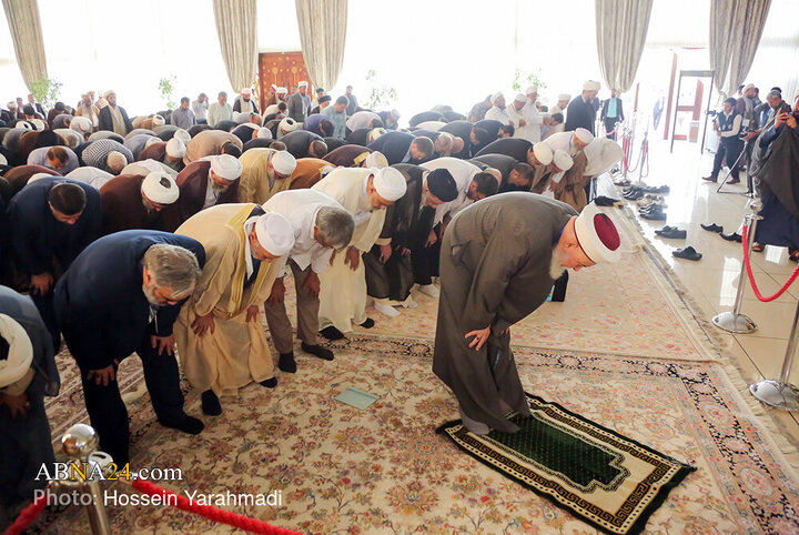 برپایی نماز جماعت وحدت در سالن اجلاس سران