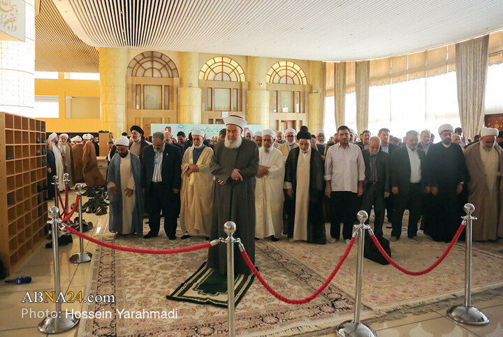 برپایی نماز جماعت وحدت در سالن اجلاس سران