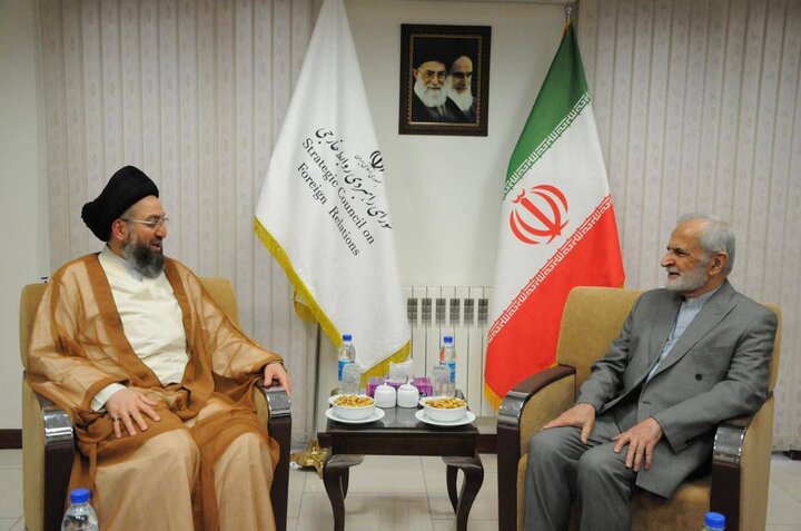 تاکید حکیم و خرازی بر تقویت همکاری‌های منطقه‌ای