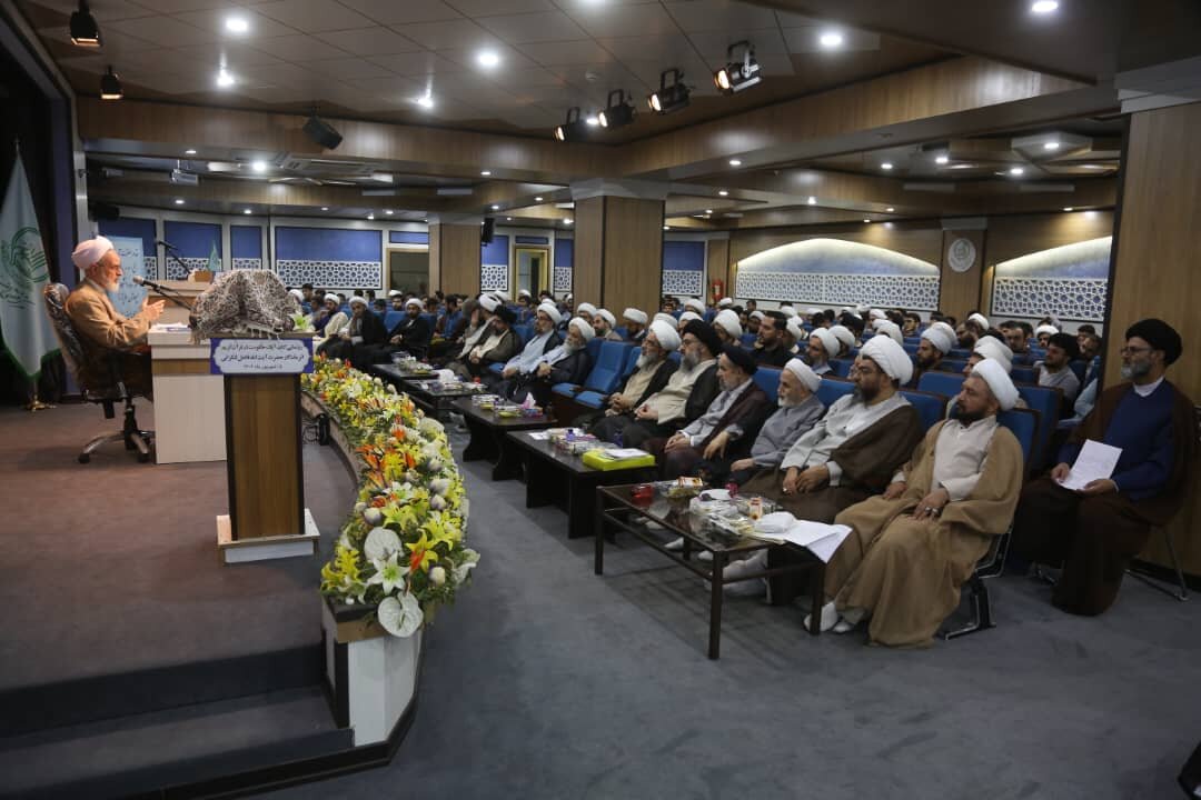 کتاب «آیات حکومت در قرآن کریم» در شهر قم رونمایی شد + تصاویر