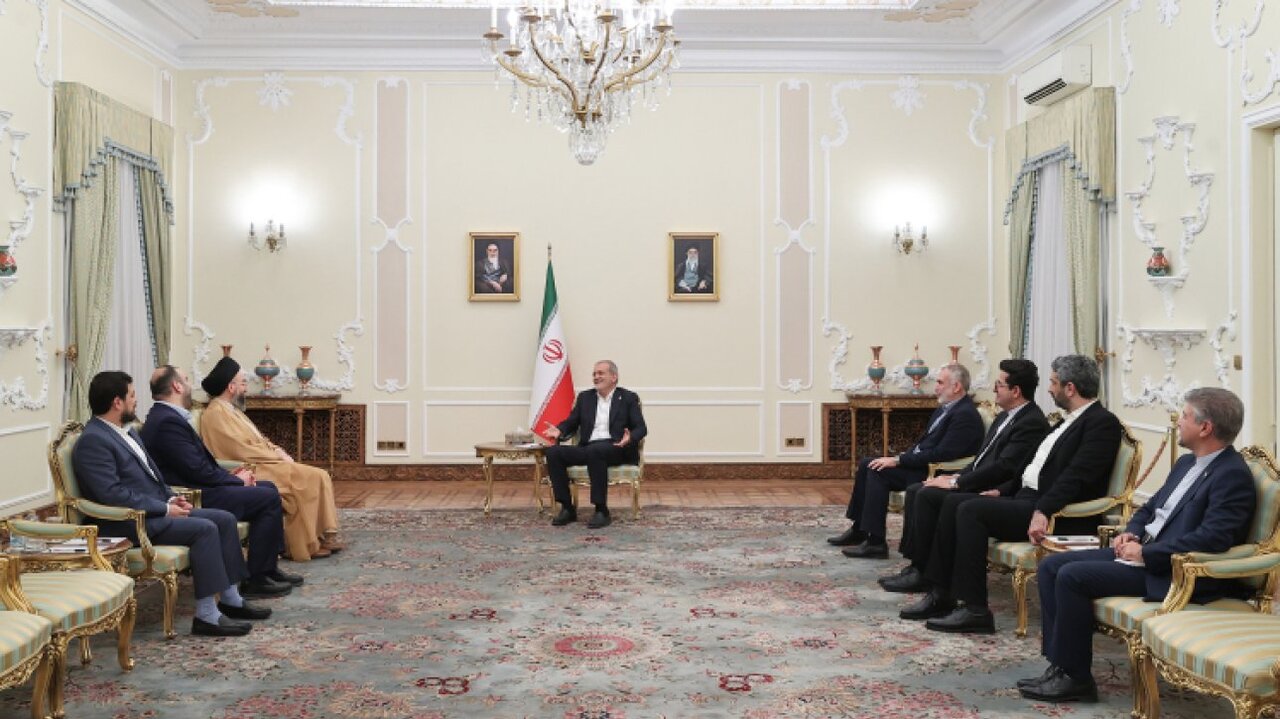 Iran President emphasizes need for strengthening unity among Islamic nations