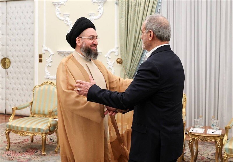 الحكيم أثناء لقاء مع بزشيكان يُشيد بمواقف إيران في دعم العراق والوقوف في وجه اعتداءات الكيان الصهيوني