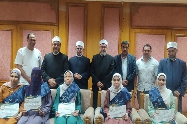 Five Egyptian girls recite entire Quran from memory in one day and one Session