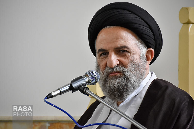 Shia scholar stresses necessity of collective action by Muslim world scholars