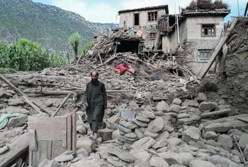 “Hişdariya Rêxistina Neteweyên Yekbûyî: Rizgarbûyên ji erdhejê bê alîkarî nikarin zivistanê bijîn”