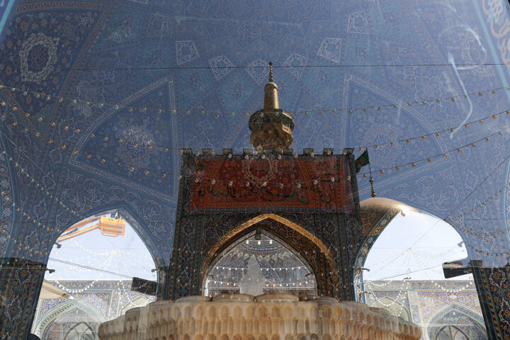Photos: Installation of banners celebrating birth of Holy Prophet Muhammad at Razavi shrine