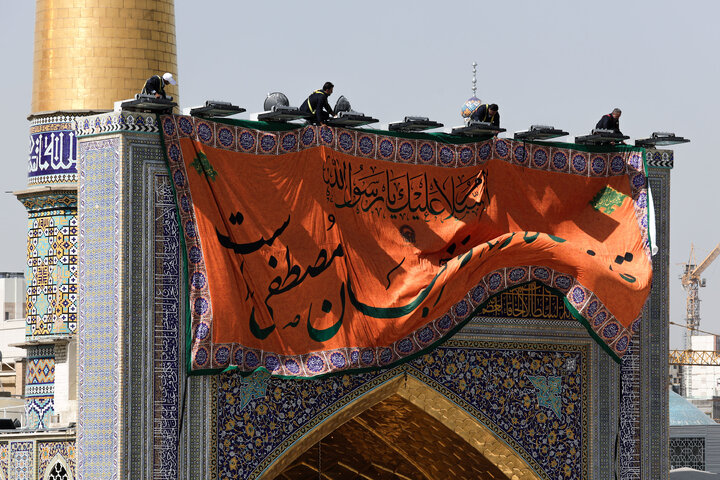 Photos: Installation of banners celebrating birth of Holy Prophet Muhammad at Razavi shrine