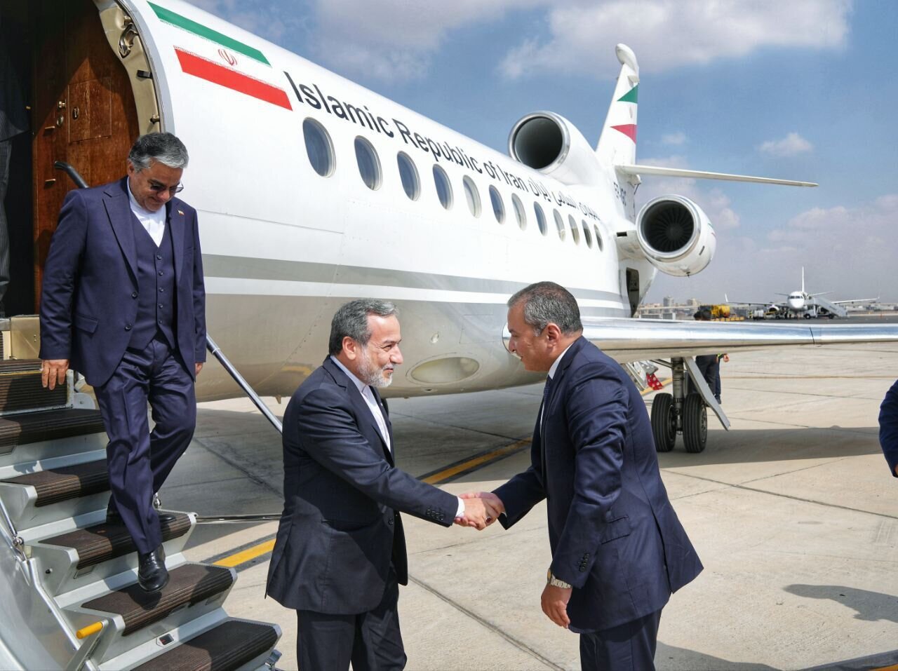 Əraqçi Qahirəyə daxil oldu