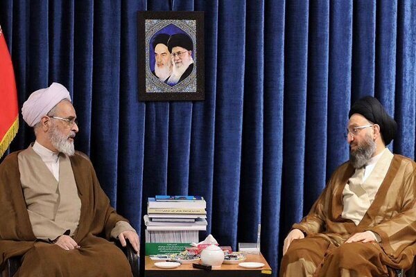 دیدار عمار حکیم با مدیر حوزه‌های علمیه