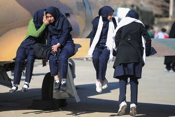 Ajudando Meninas Adolescentes a Superar a Crise de Identidade