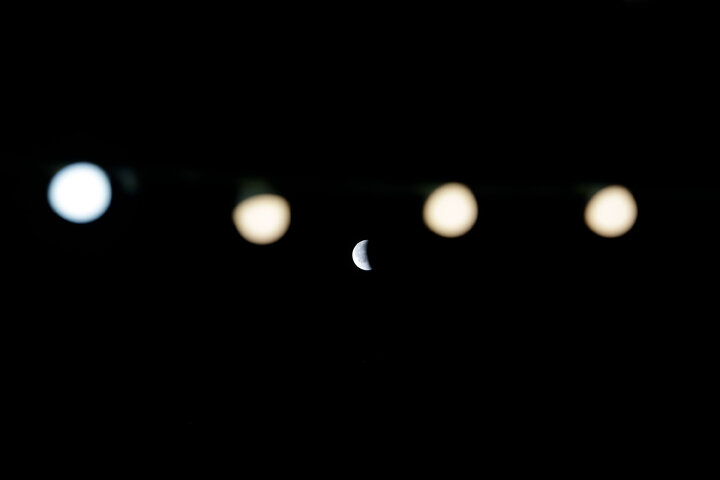 تقرير مصور/ خسوف القمر في سماء حرم الإمام الرضا (ع)