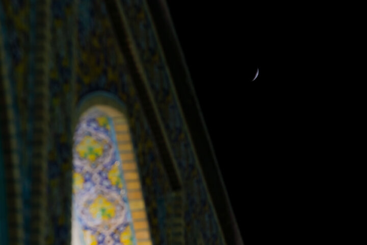 تقرير مصور/ خسوف القمر في سماء حرم الإمام الرضا (ع)