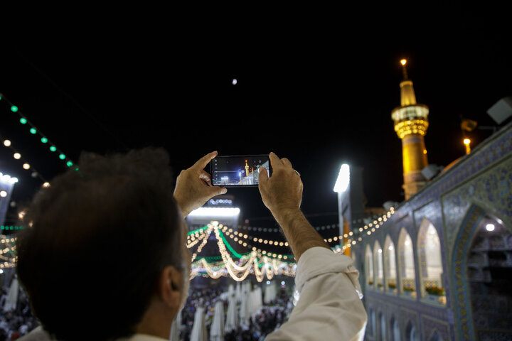 تقرير مصور/ خسوف القمر في سماء حرم الإمام الرضا (ع)