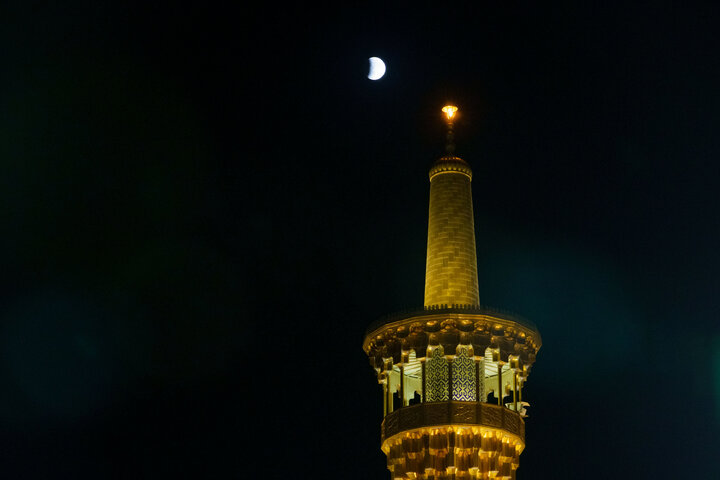 تقرير مصور/ خسوف القمر في سماء حرم الإمام الرضا (ع)