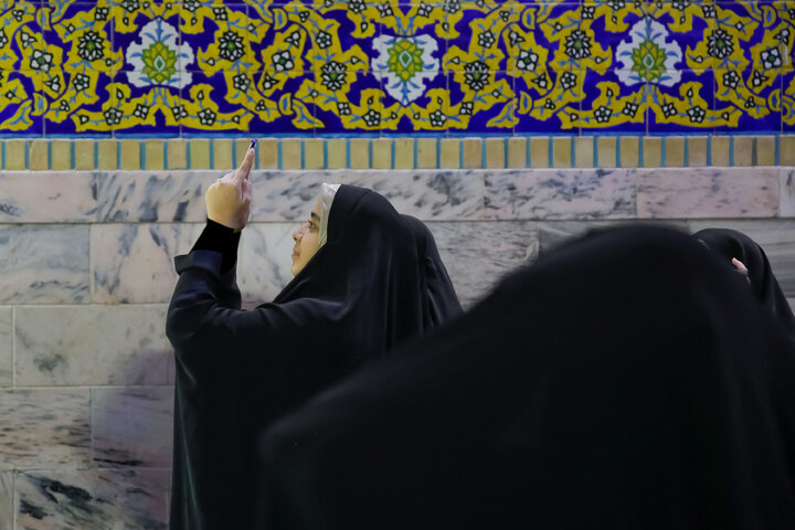 تقرير مصور/ خسوف القمر في سماء حرم الإمام الرضا (ع)