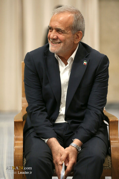 အီရန် သမ္မတနှင့် အစိုးရအဖွဲ့ အဖွဲ့ဝင်များ သည် ရဲဟ်ဗရ် အင်န်ကေလာဗ် အစ္စလာမ်မီ နှင့် တွေ့ဆုံ ။ ။ Photos