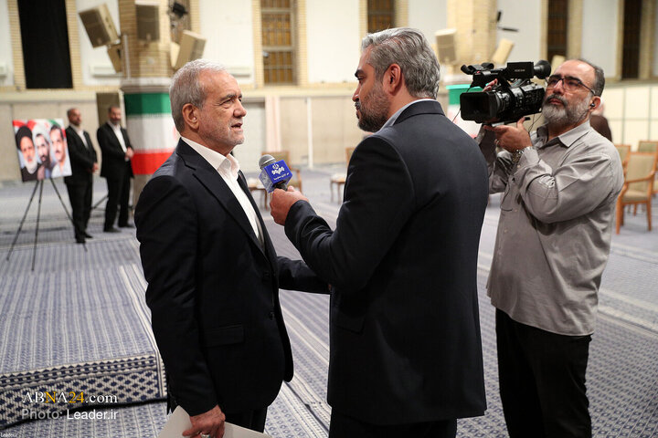 အီရန် သမ္မတနှင့် အစိုးရအဖွဲ့ အဖွဲ့ဝင်များ သည် ရဲဟ်ဗရ် အင်န်ကေလာဗ် အစ္စလာမ်မီ နှင့် တွေ့ဆုံ ။ ။ Photos