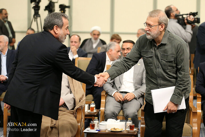 အီရန် သမ္မတနှင့် အစိုးရအဖွဲ့ အဖွဲ့ဝင်များ သည် ရဲဟ်ဗရ် အင်န်ကေလာဗ် အစ္စလာမ်မီ နှင့် တွေ့ဆုံ ။ ။ Photos