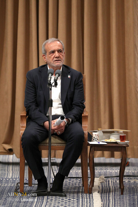 အီရန် သမ္မတနှင့် အစိုးရအဖွဲ့ အဖွဲ့ဝင်များ သည် ရဲဟ်ဗရ် အင်န်ကေလာဗ် အစ္စလာမ်မီ နှင့် တွေ့ဆုံ ။ ။ Photos