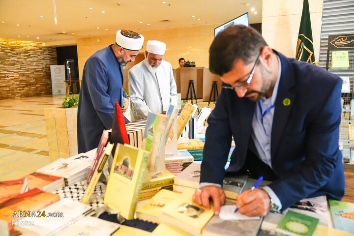 Raporta wêneyan | Li kêleka 39emîn Konferansa Navneteweyî ya Yekîtiya Îslamî pêşangehek li dar dixe