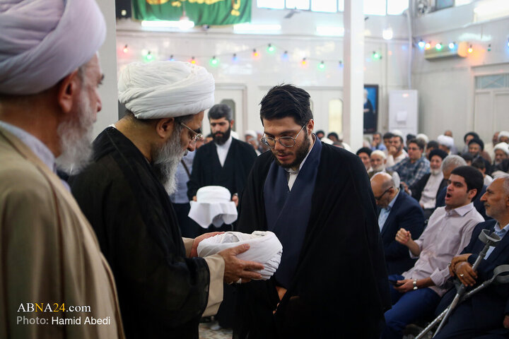آئین عمامه گذاری طلاب در روز میلاد پیامبر اکرم(ص) و امام جعفر صادق(ع) در قم