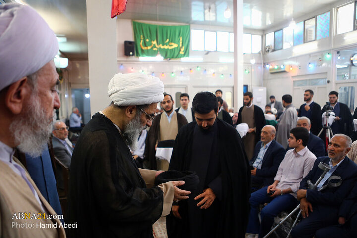 آئین عمامه گذاری طلاب در روز میلاد پیامبر اکرم(ص) و امام جعفر صادق(ع) در قم