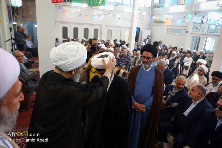 آئین عمامه گذاری طلاب در روز میلاد پیامبر اکرم(ص) و امام جعفر صادق(ع) در قم