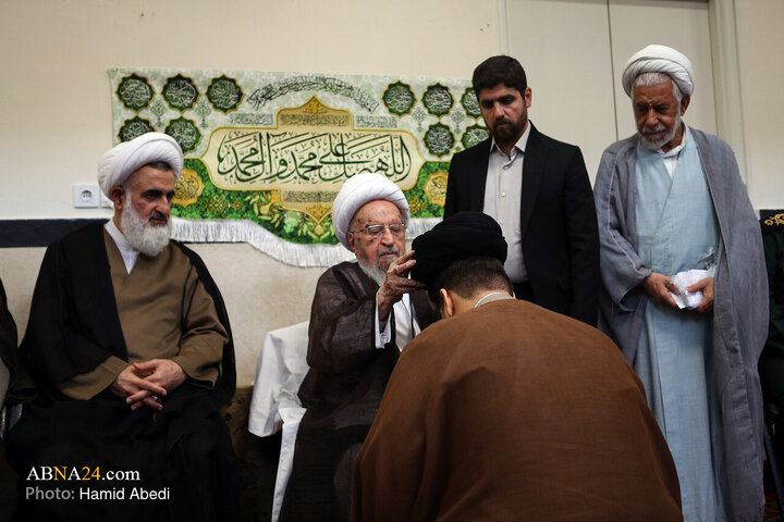 آئین عمامه گذاری طلاب در روز میلاد پیامبر اکرم(ص) و امام جعفر صادق(ع) در قم