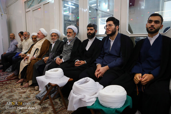 آئین عمامه گذاری طلاب در روز میلاد پیامبر اکرم(ص) و امام جعفر صادق(ع) در قم