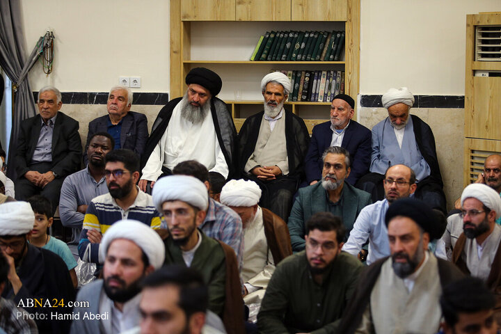 آئین عمامه گذاری طلاب در روز میلاد پیامبر اکرم(ص) و امام جعفر صادق(ع) در قم