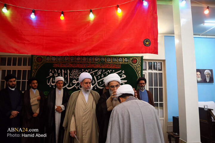 آئین عمامه گذاری طلاب در روز میلاد پیامبر اکرم(ص) و امام جعفر صادق(ع) در قم